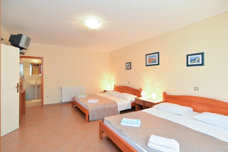 Apartment 1089