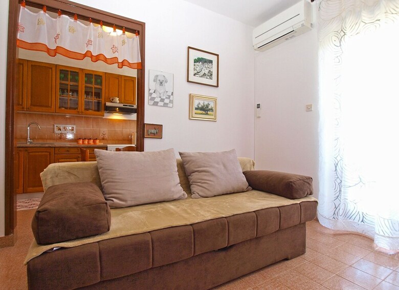 Apartment 1200