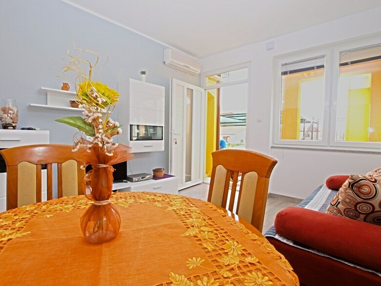 Apartment 1200