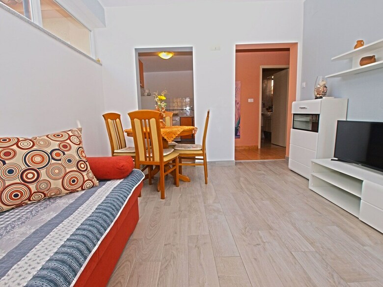 Apartment 1200