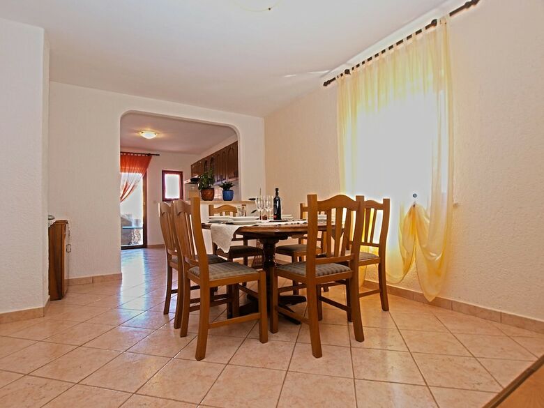 Apartment 1382
