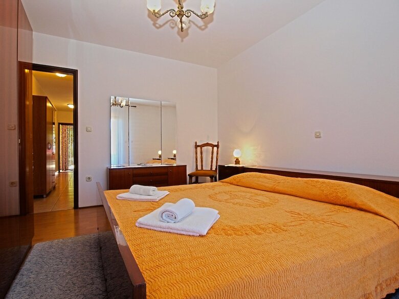 Apartment 1382