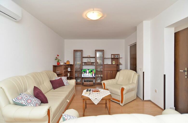 Apartment 1098