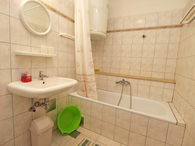 Apartment 1098