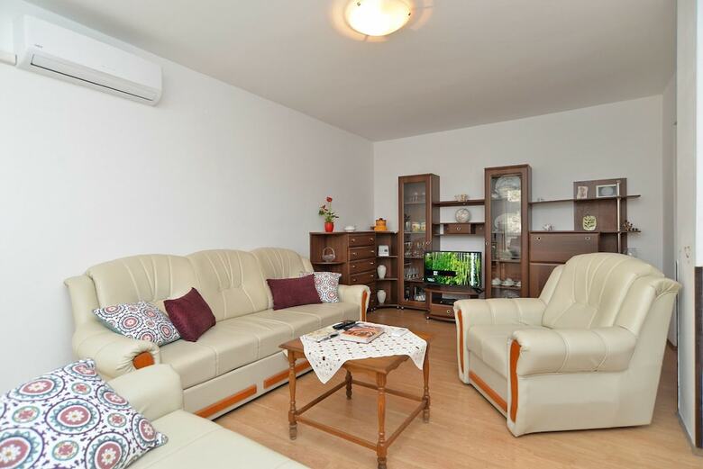 Apartment 1098