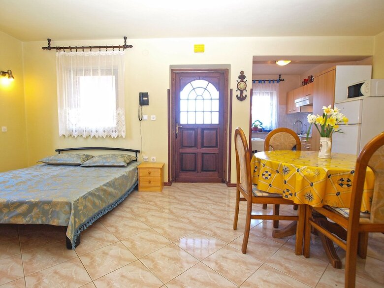 Apartment 1294