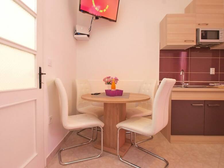 Apartment 1380
