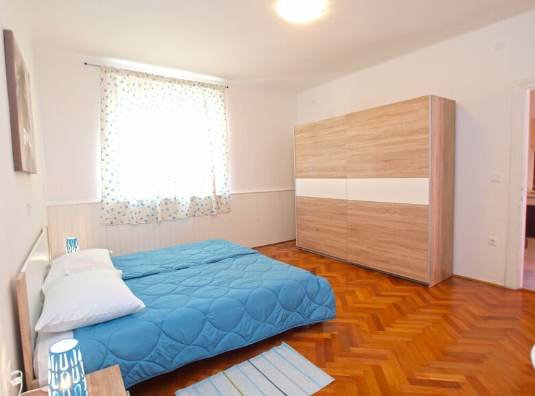 Apartment 1380