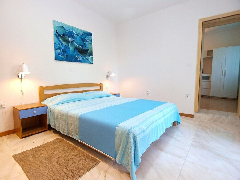 Apartment 1303