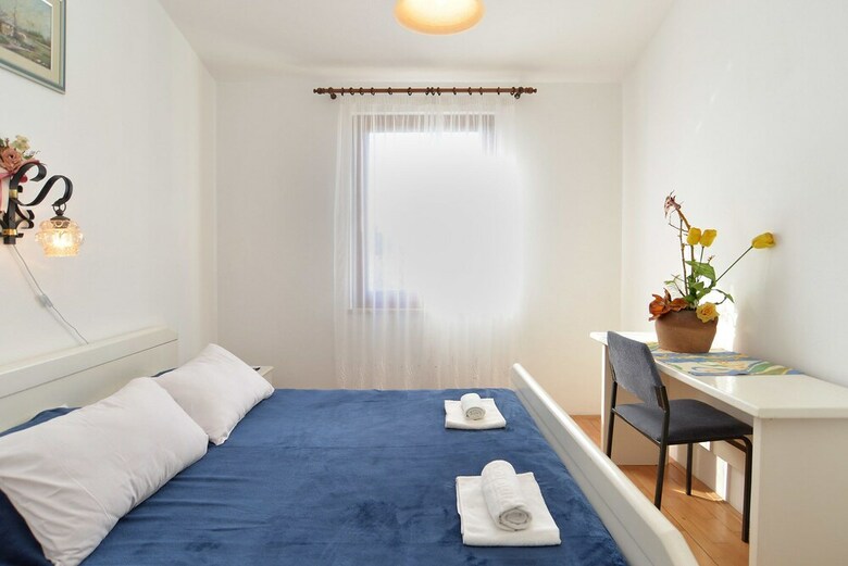 Apartment 1096
