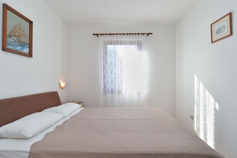 Apartment 1096