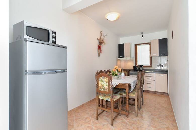 Apartment 1096