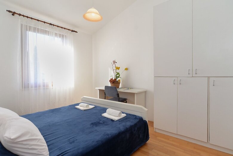 Apartment 1096