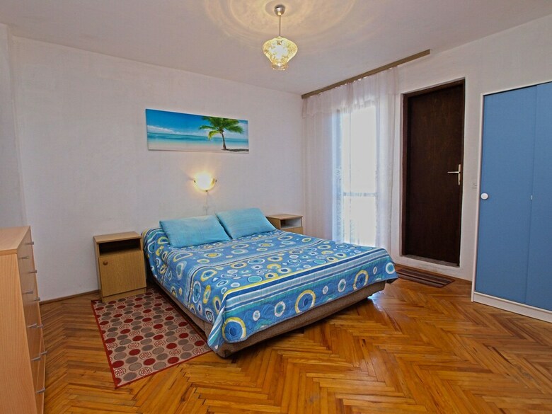 Apartment 925