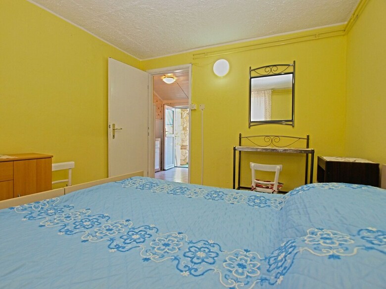 Apartment 1112