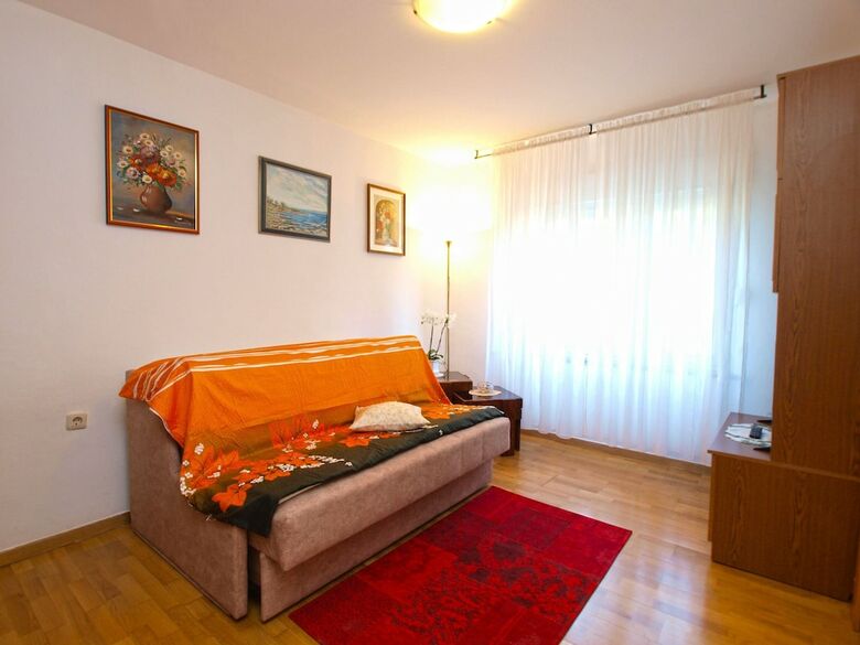 Apartment 1389