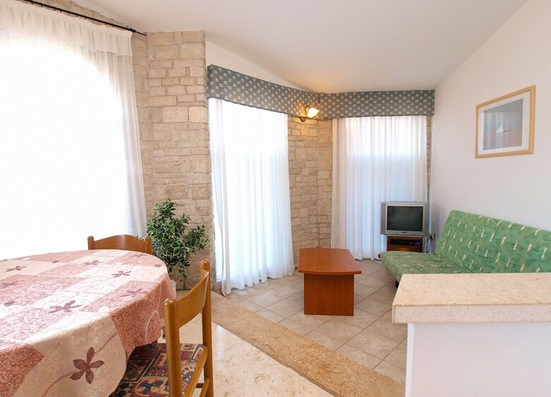 Apartment 1510