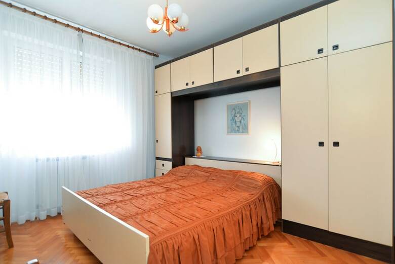 Apartment 1552