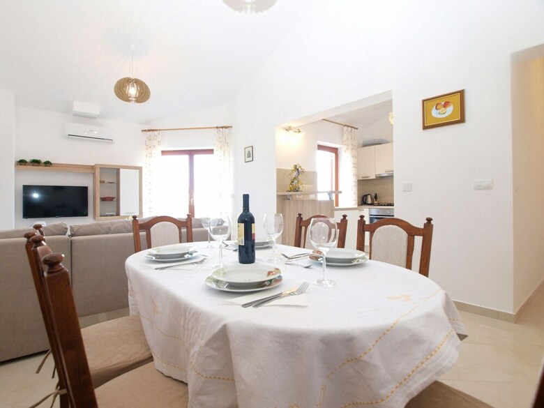 Apartment 1611