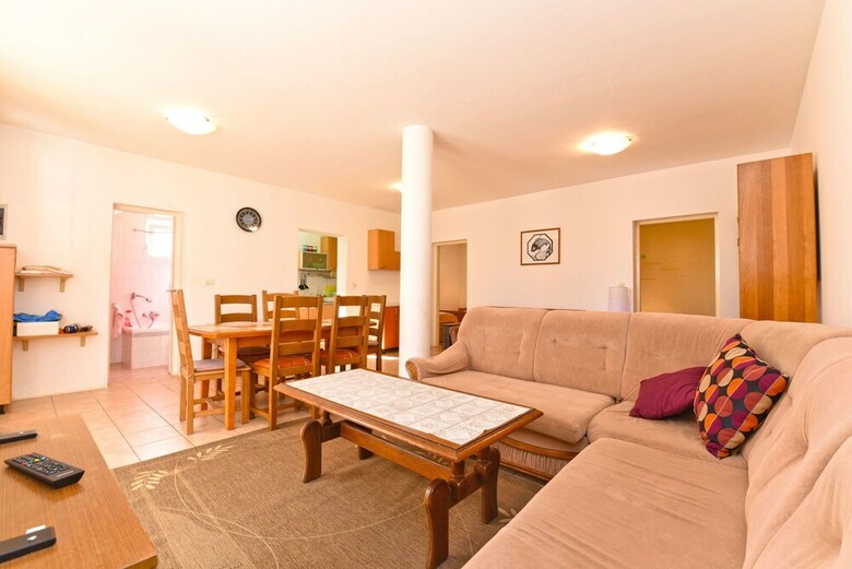 Apartment 1562