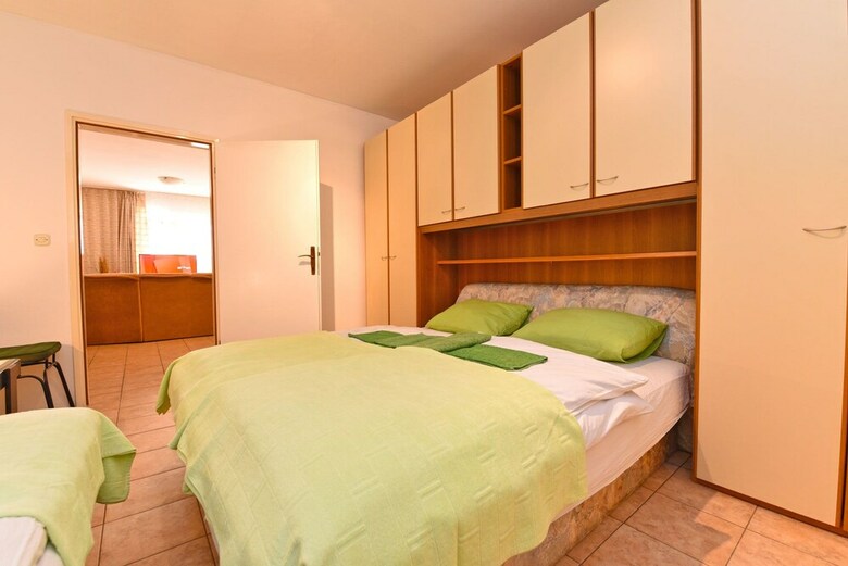 Apartment 1562