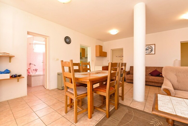 Apartment 1562