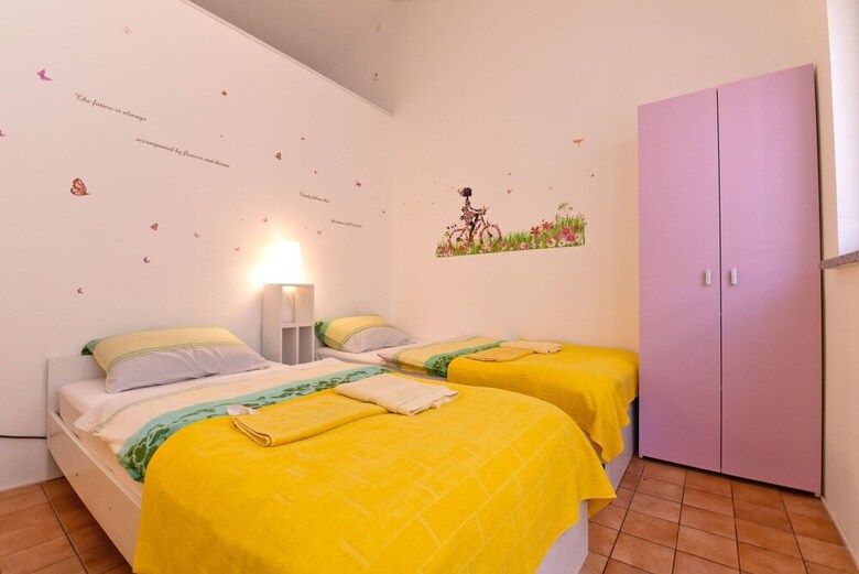 Apartment 1562