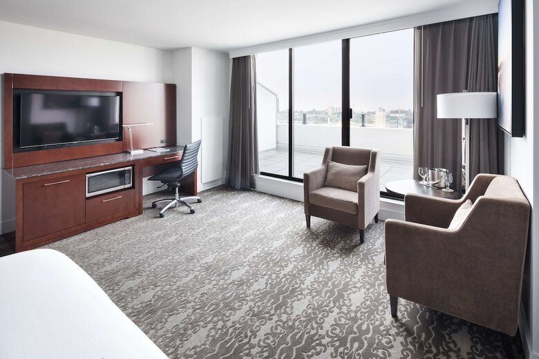 Doubletree By Hilton Hotel & Suites Victoria