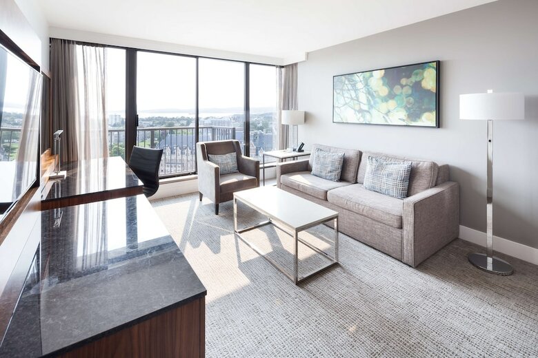 Doubletree By Hilton Hotel & Suites Victoria