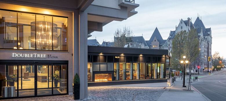 Doubletree By Hilton Hotel & Suites Victoria