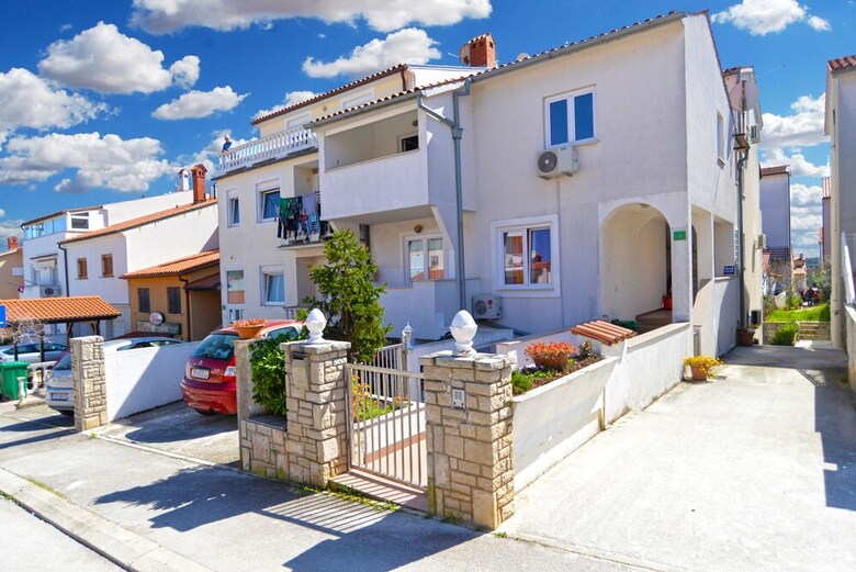 Apartment 1569