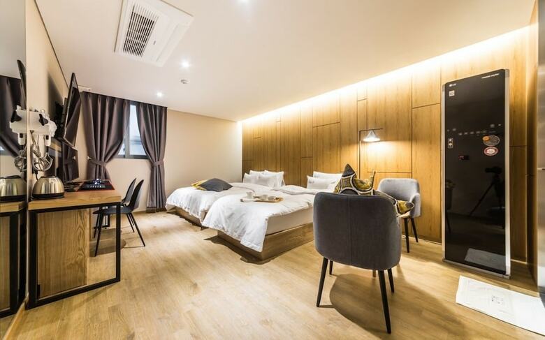 Alo Hotel