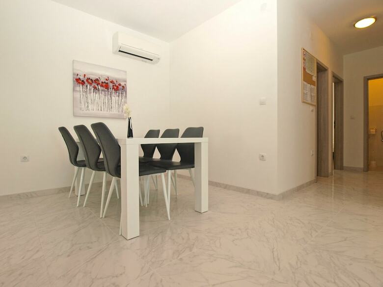 Apartment 1670