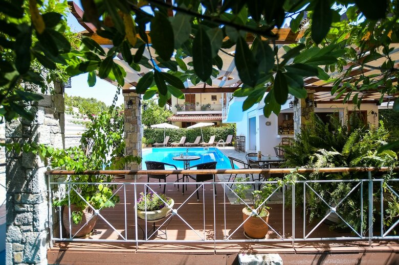 Neda Hotel