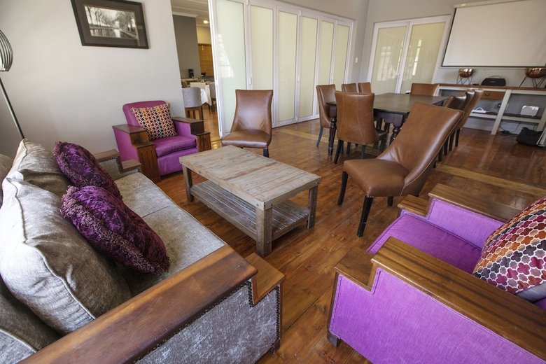 Hotel Komani Resorts