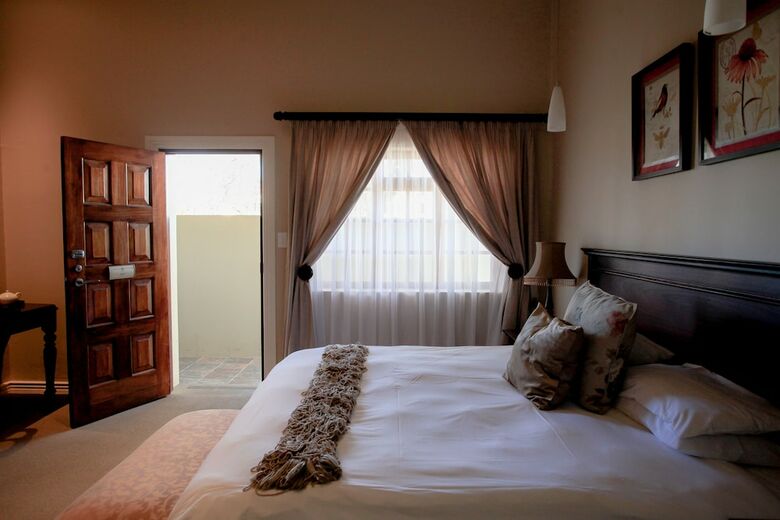 Hotel Komani Resorts