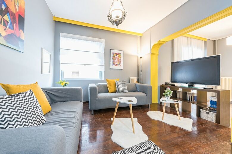 Stylish Apartment With Balcony