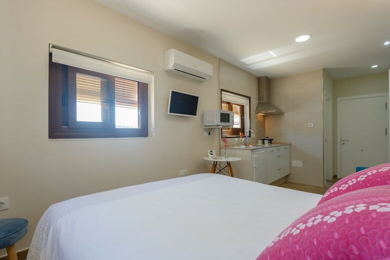 Arenal Studio Midtown Surthy Apartments