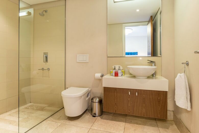 Aparthotel V&a Waterfront Collection - Whosting