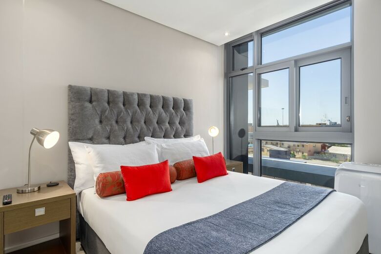 Aparthotel V&a Waterfront Collection - Whosting