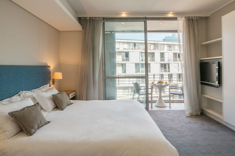 Aparthotel V&a Waterfront Collection - Whosting