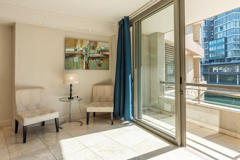 Aparthotel V&a Waterfront Collection - Whosting