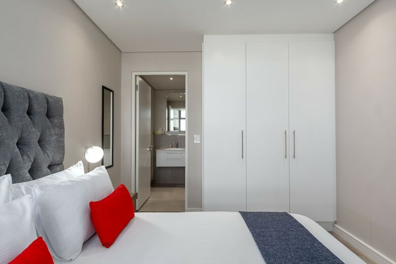 Aparthotel V&a Waterfront Collection - Whosting