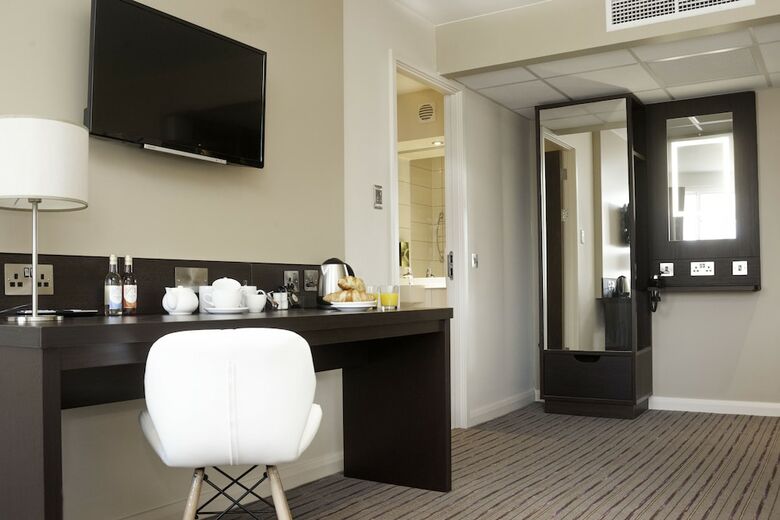 Newport Central Hotel