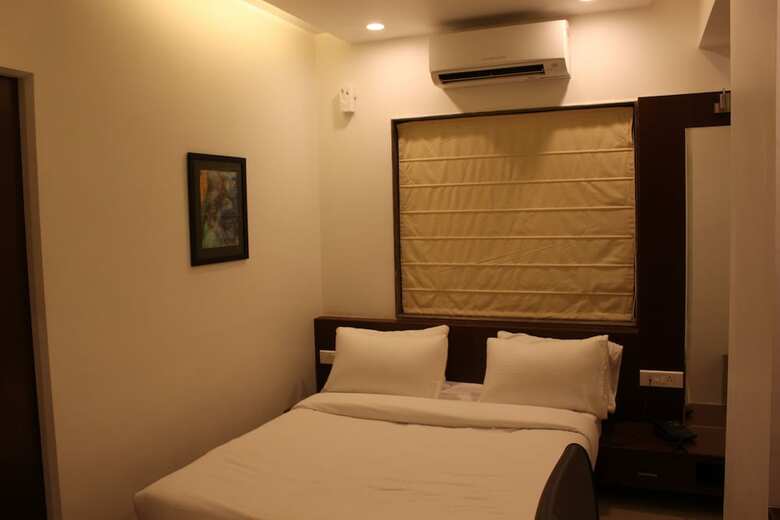 Jk Rooms 103 Loharkars Hotel
