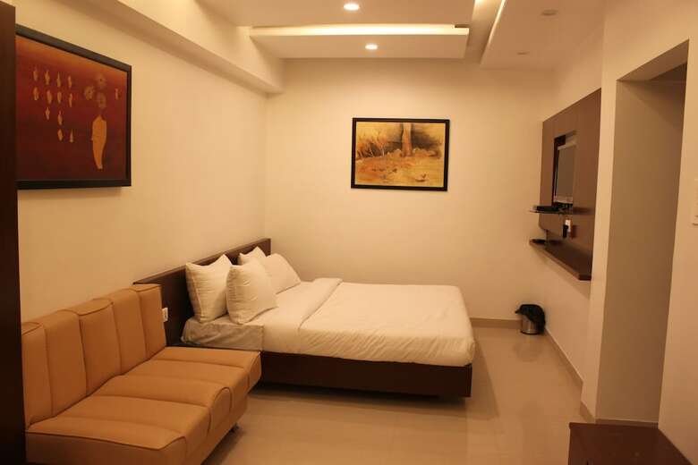 Jk Rooms 103 Loharkars Hotel