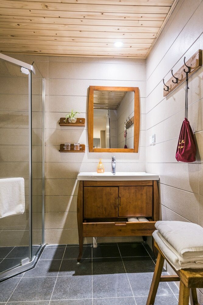 Chengdu Wenjun Courtyard Hotel