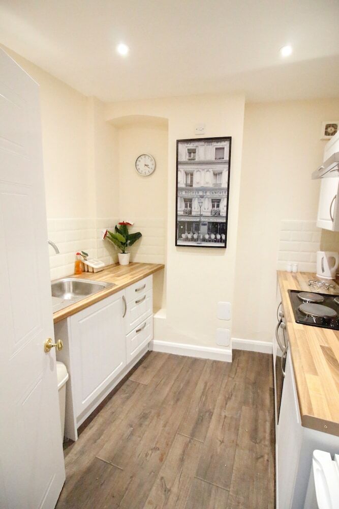 Deluxe City Apartment