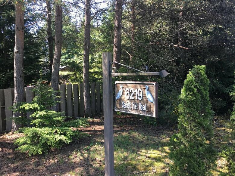 B - Sechelt Private Coastal Home