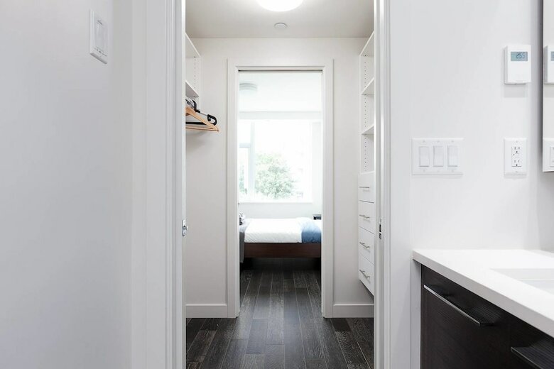 Modern Bright Townhome In Richmond